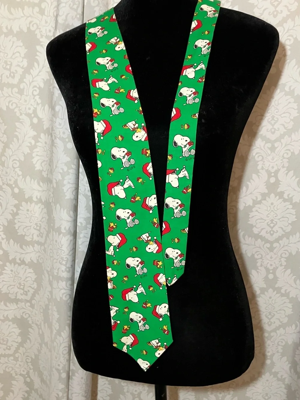 Snoopy Green Christmas Tie